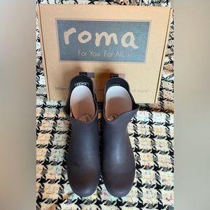 NWOT Roma “Chelsea” Rain Boots (sz 7). Matte Eggplant color.